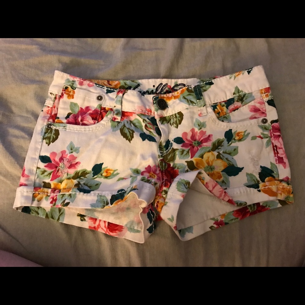 Vanilla star floral print shorts size 5